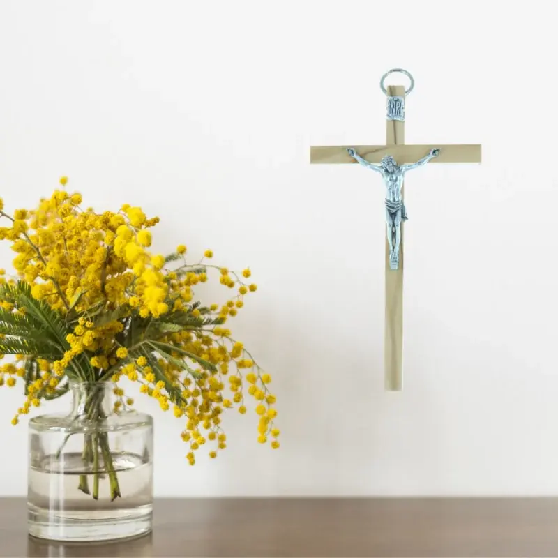 Crucifix bois d'olivier et Christ argenté 10,5 cm