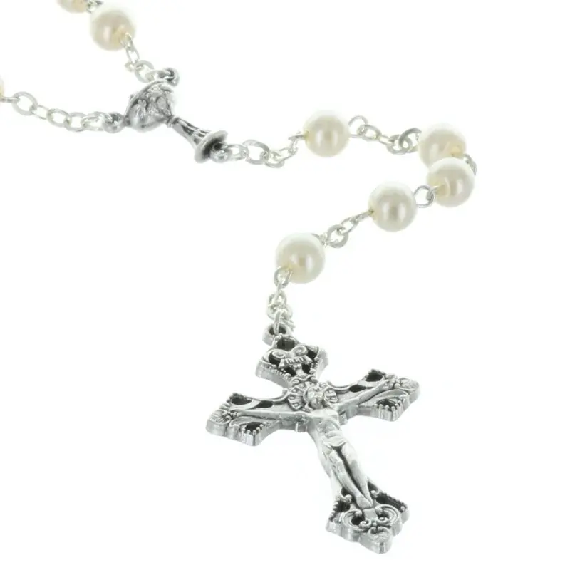 Chapelet de communion avec un coffret en bois