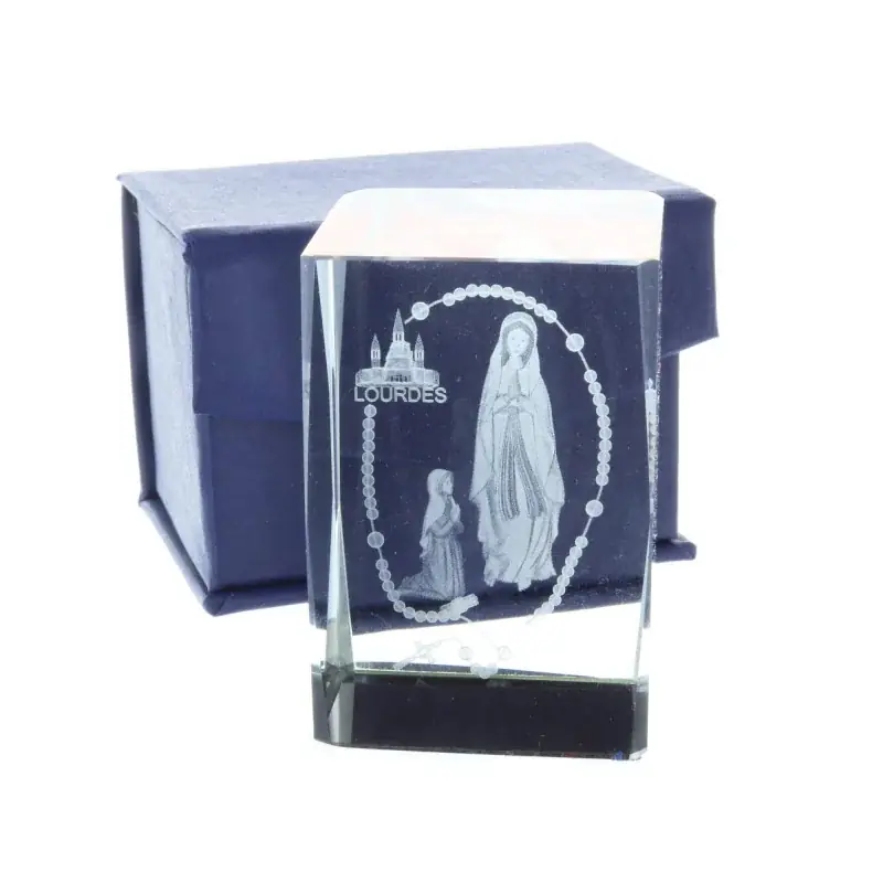 Verre gravé laser 3D reflets colorés, Apparition de Lourdes et chapelet 6 cm