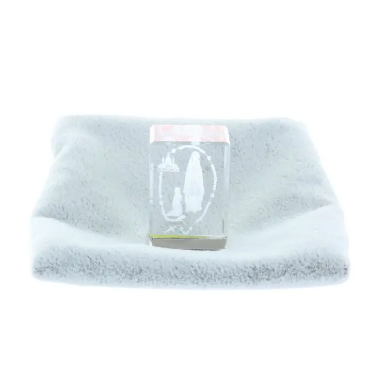 Verre gravé laser 3D reflets colorés et Apparition de Lourdes, chapelet 3 cm