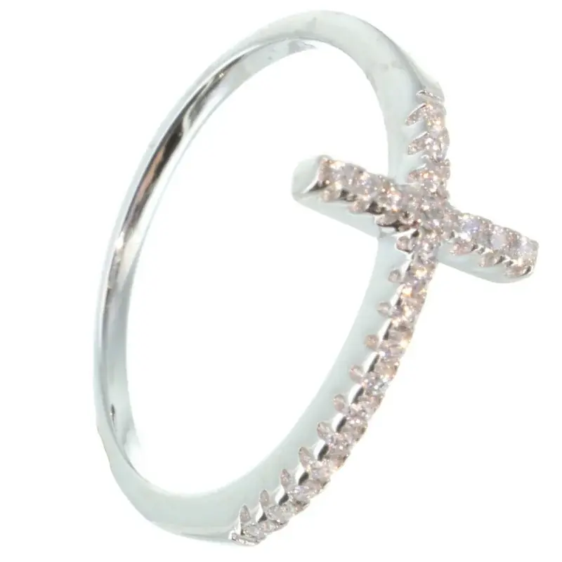 Bague en Argent avec une croix en strass