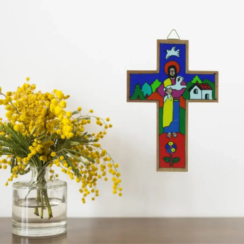 Crucifix bois avec le Christ Bon Pasteur 12cm