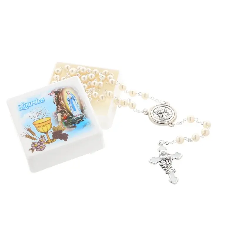 Chapelet de communion en boite avec des grains nacrés