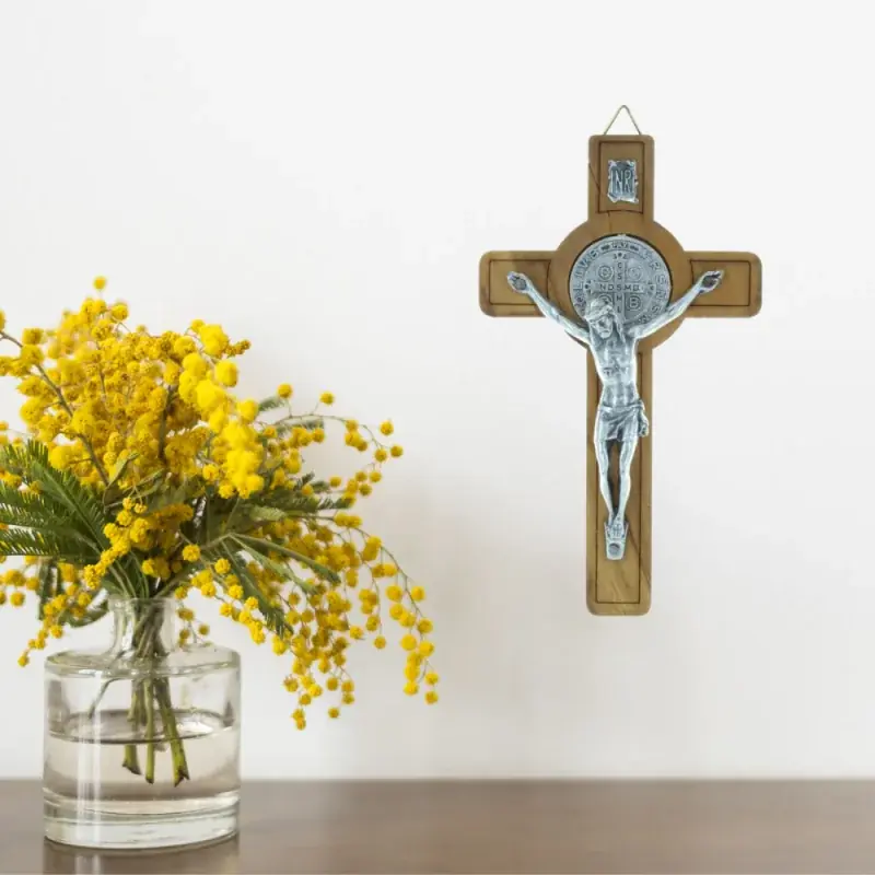 Crucifix de Saint Benoît en bois d'olivier 12cm
