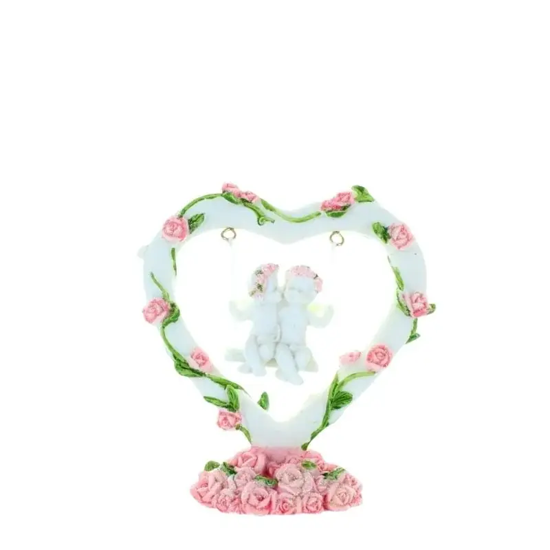 Statue de deux Anges sur une balançoire dans un coeur en résine 11cm