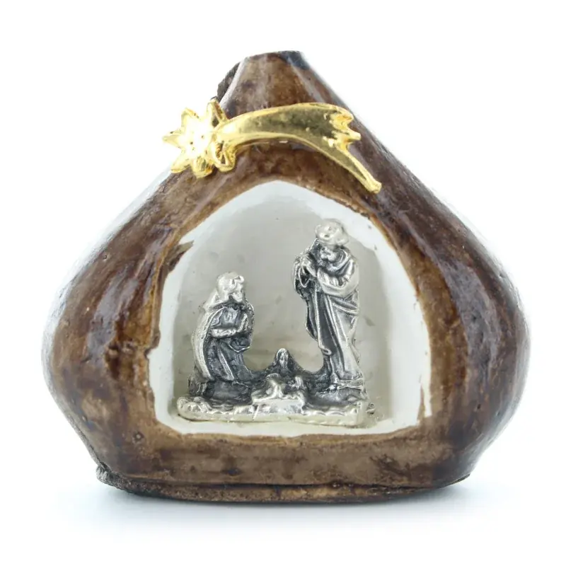 Mini crèche en métal Sainte Famille dans une chataigne 5cm
