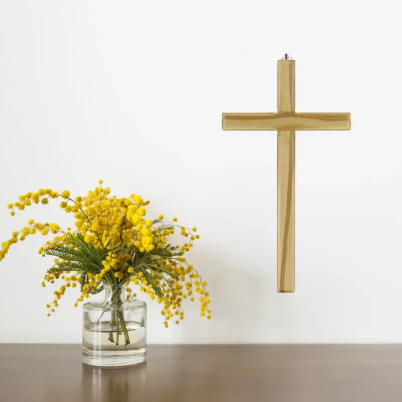 Croix en bois clair naturel biseauté de 20cm