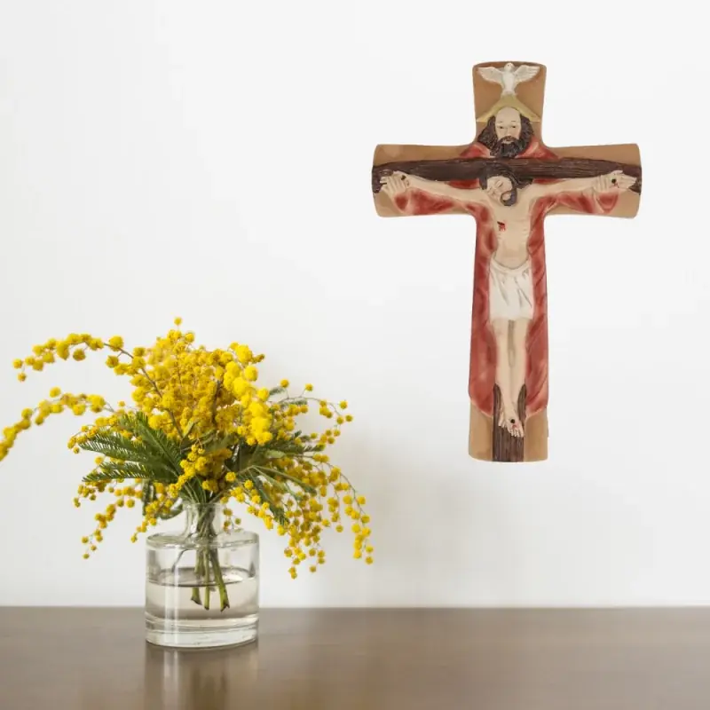 Crucifix en bois décoré de la Sainte Trinité 22cm