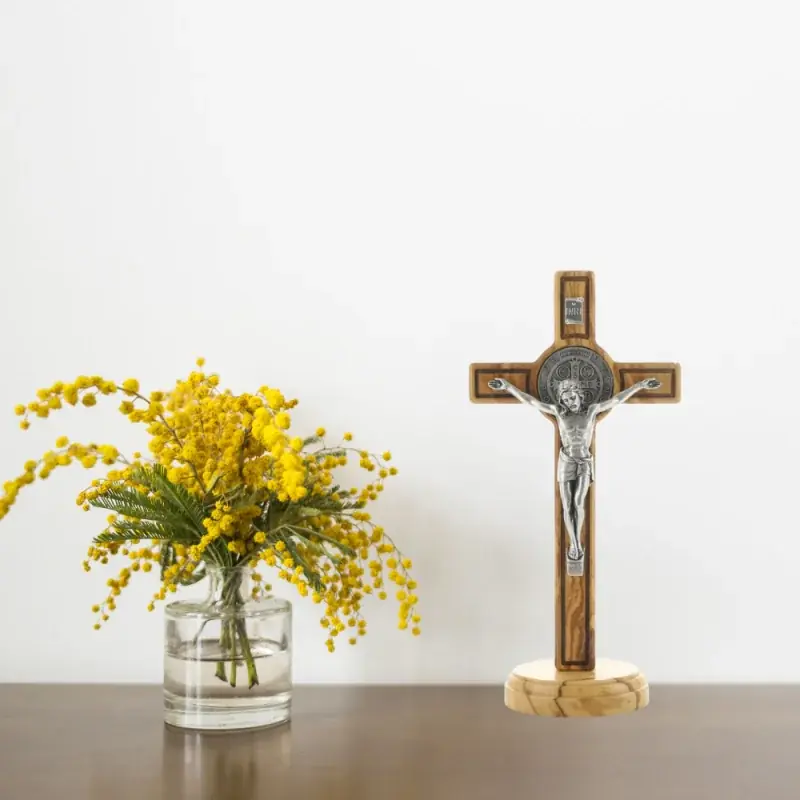 Crucifix de Saint Benoît en bois d'olivier 21 cm