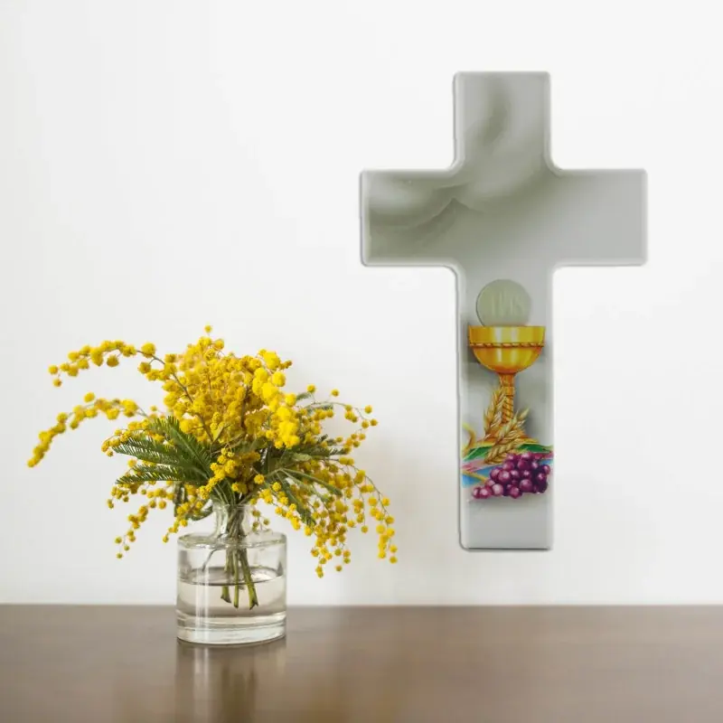 Croix de communion décorée d'un calice 15 cm