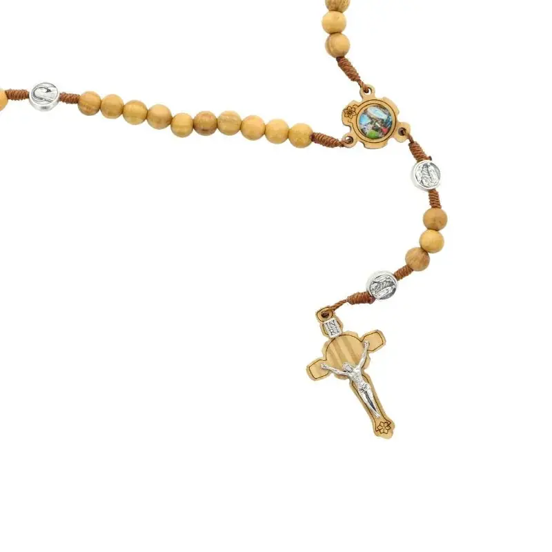 Chapelet en bois d'olivier avec médailles religieuses