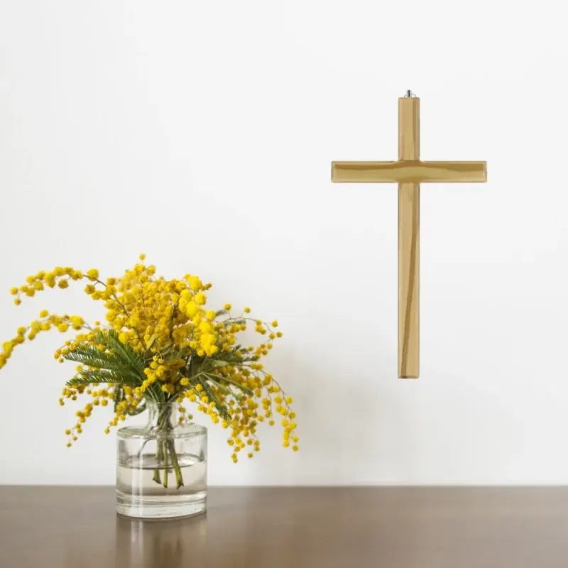 Croix en bois clair naturel biseauté de 16cm