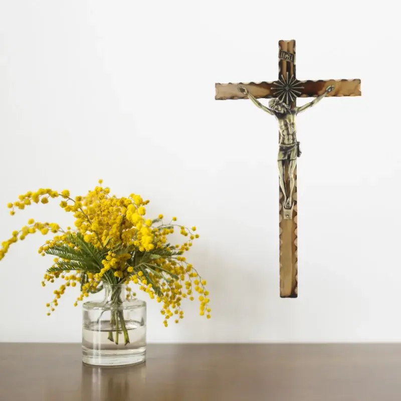 Crucifix en bois avec Christ doré 45 cm