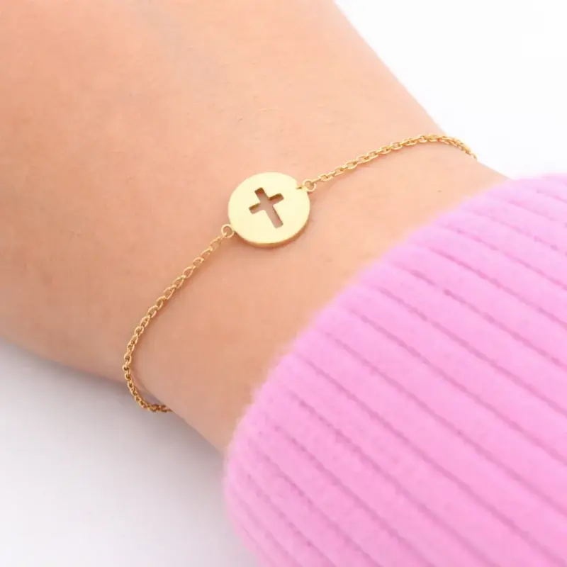 Bracelet plaqué or 16 cm avec médaille ronde croix ajourée