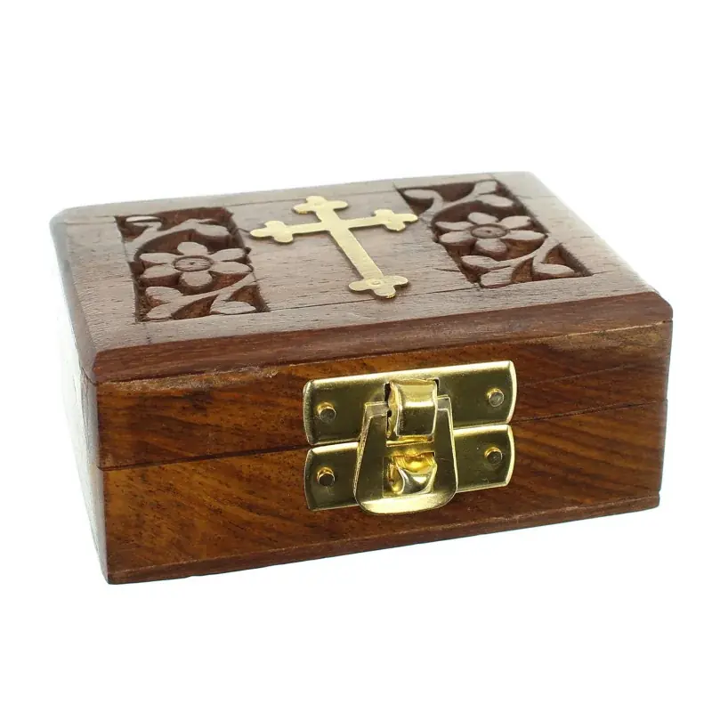 Boîte à chapelet en bois avec croix en laiton 8cm