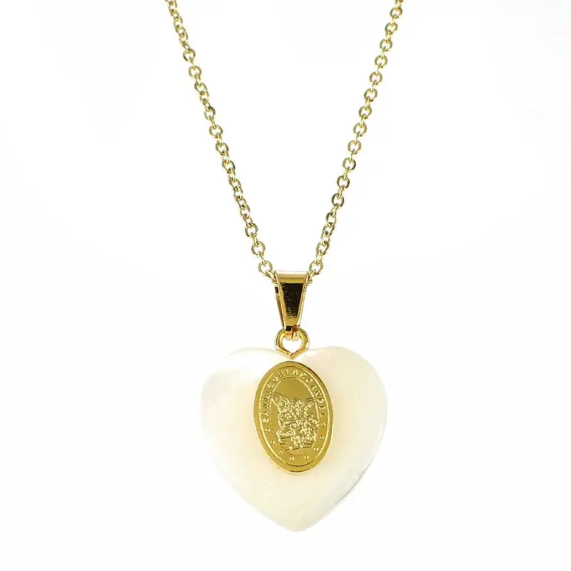 Pendentif coeur nacre , médaille de Saint Michel sur Chaîne dorée