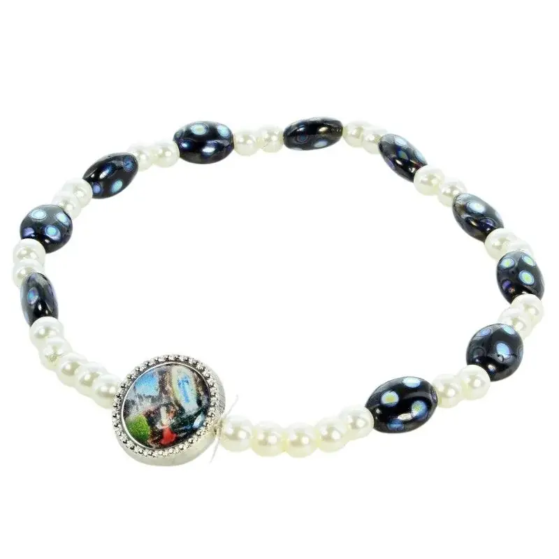 Bracelet grains nacrés et noirs a pois avec médaille de Lourdes