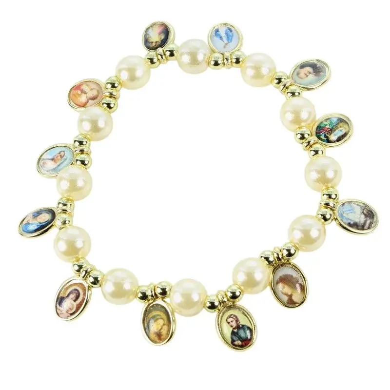 Bracelet en perles nacrées avec 12 médailles