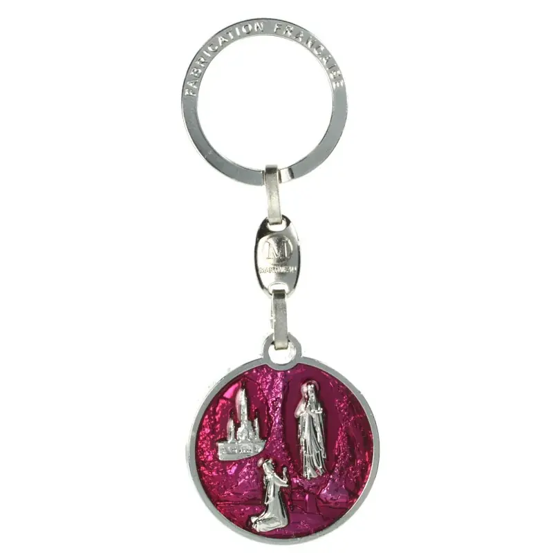 Porte clé de l'Apparition de Lourdes en métal et résine fushia