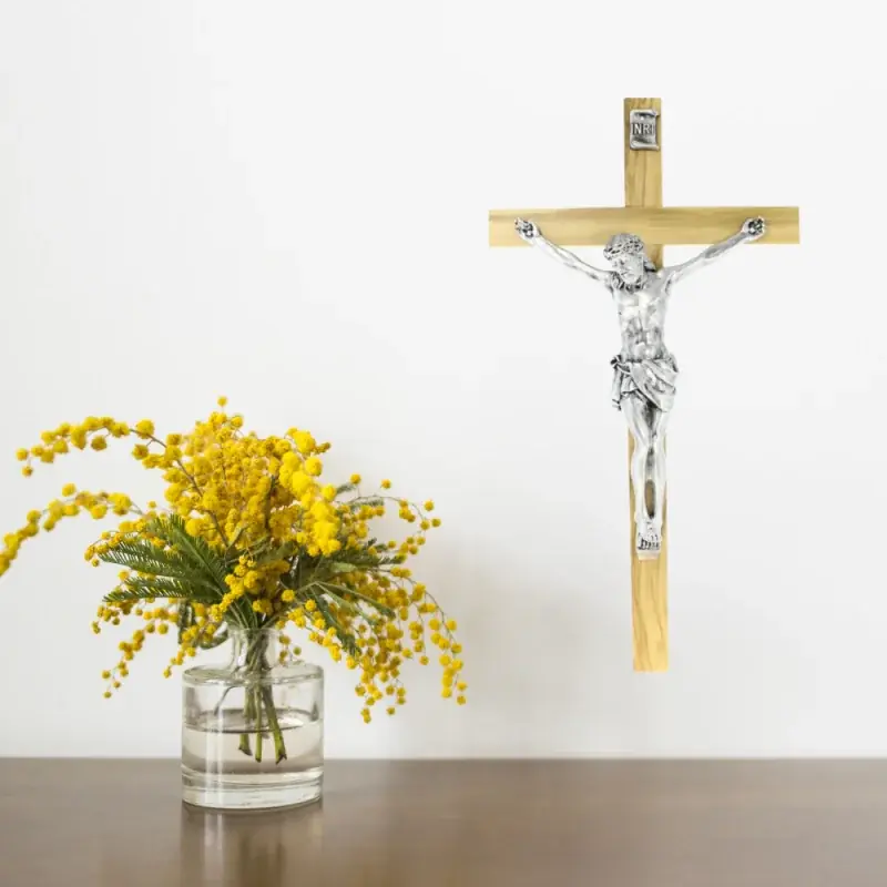 Crucifix en bois d'olivier et Christ en métal de 33cm