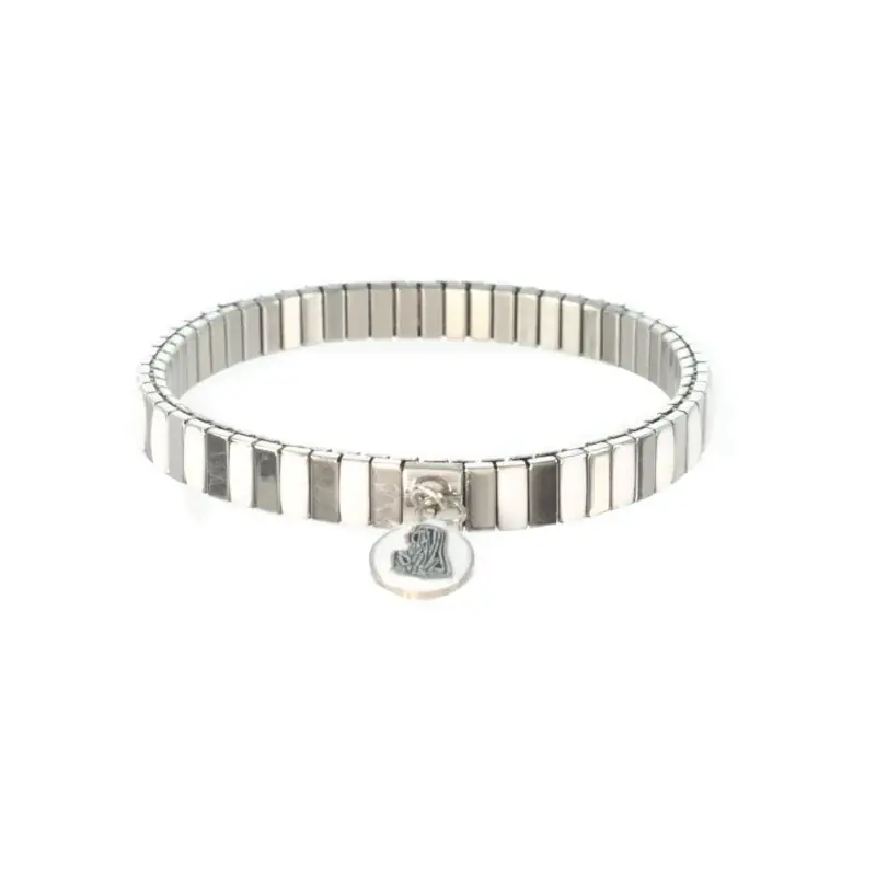 Bracelet blanc et argenté avec une médaille de Lourdes