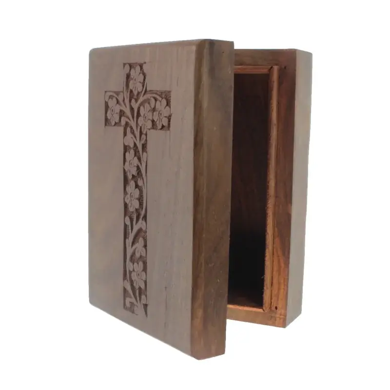 Coffret en bois pour chapelet avec une croix sculptée