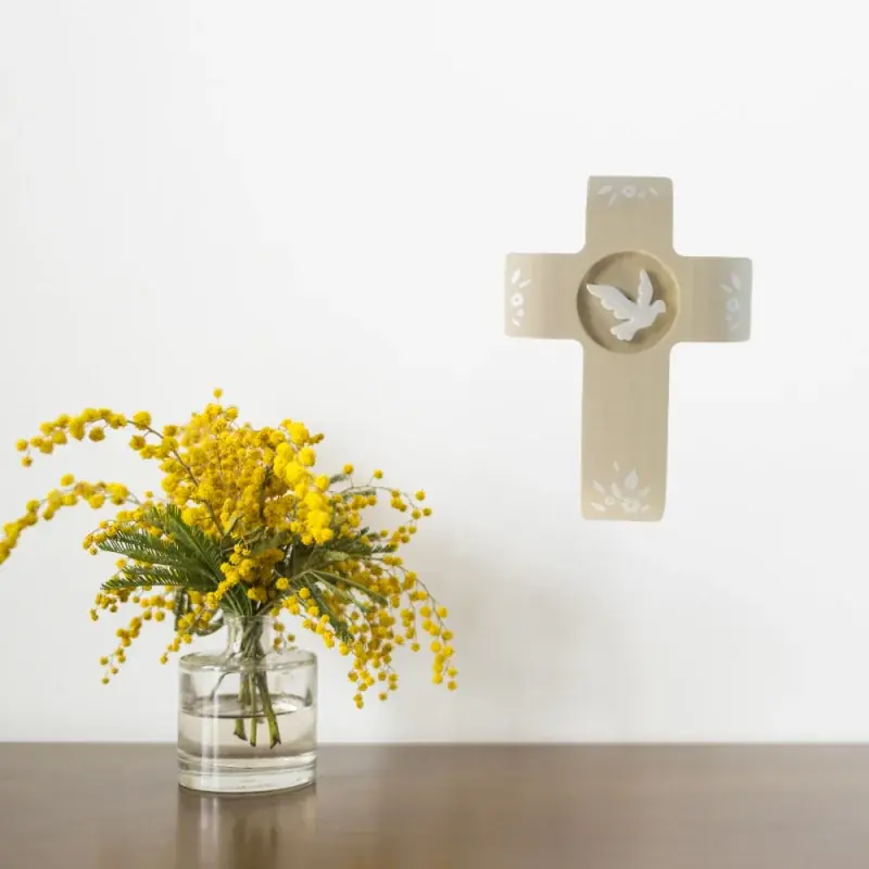 Croix moderne du Saint Esprit en bois
