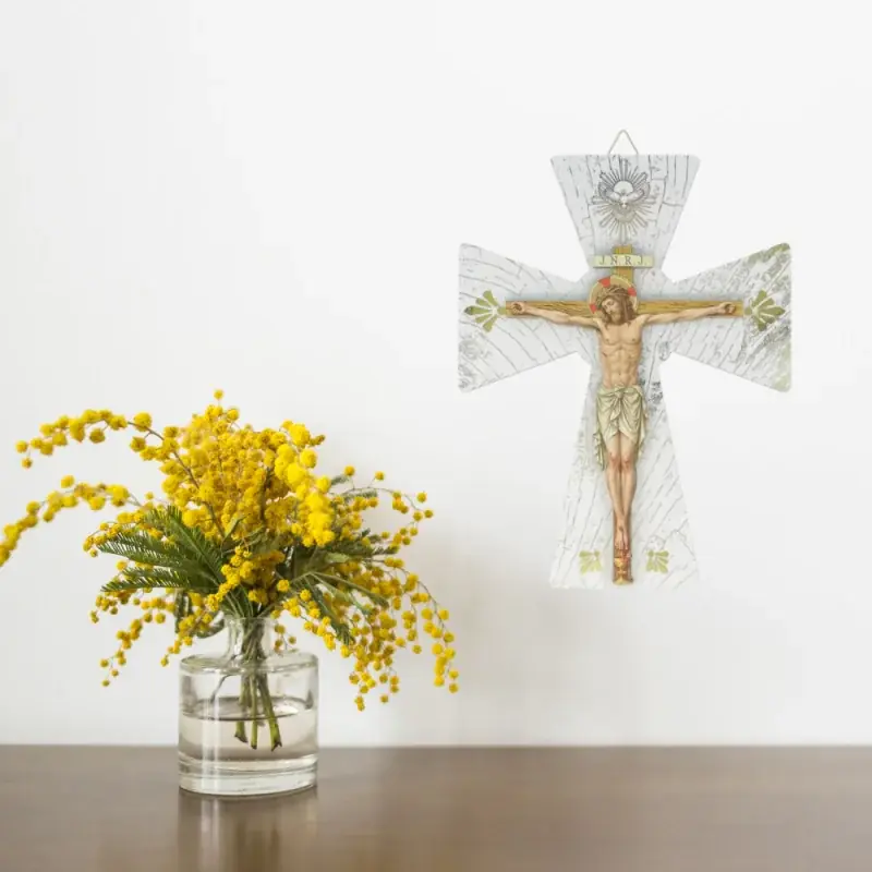 Croix en bois avec crucifix en relief de 20cm