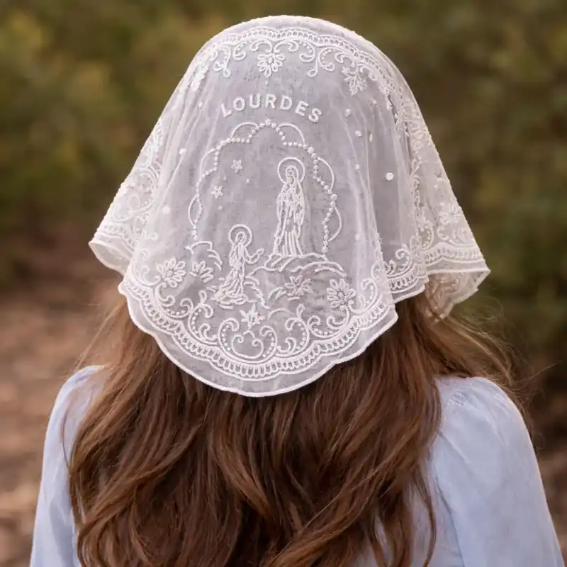 Mantille blanche de l'Apparition de notre Dame de Lourdes