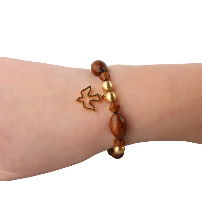 Bracelet en bois avec pendentif colombe en laiton