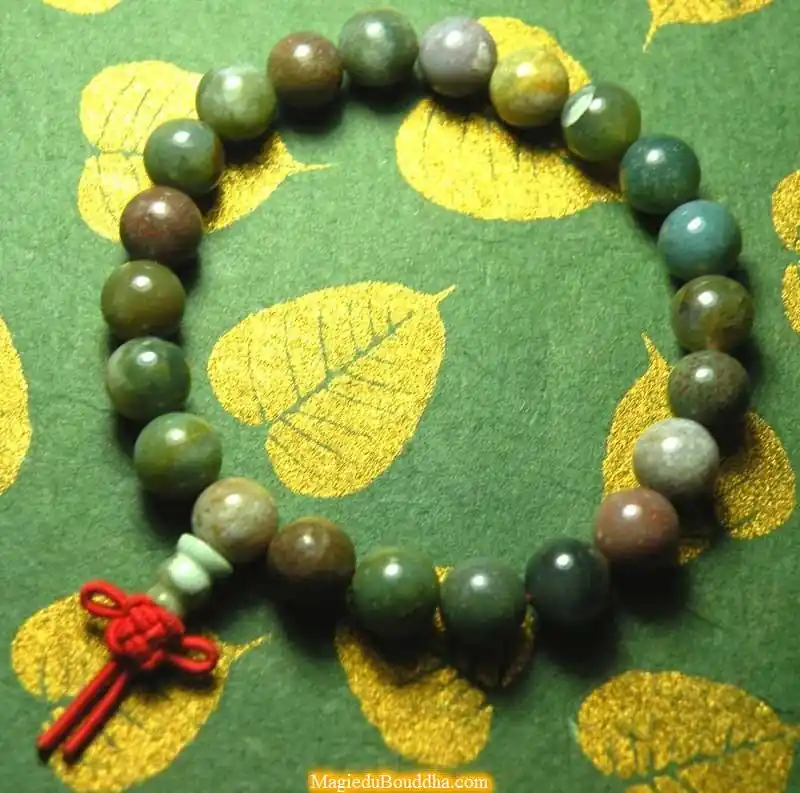 Tibetan wrist mala in green and red agate.