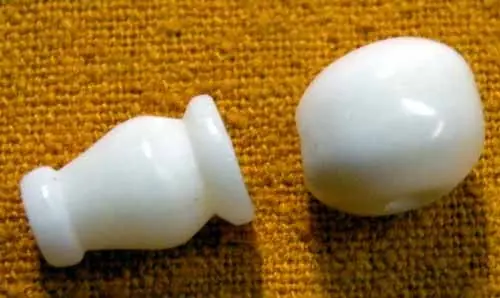 Tibetan bone "ivory look" mala head bead.