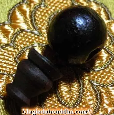 Head bead for Tibetan mala - in brown wood.