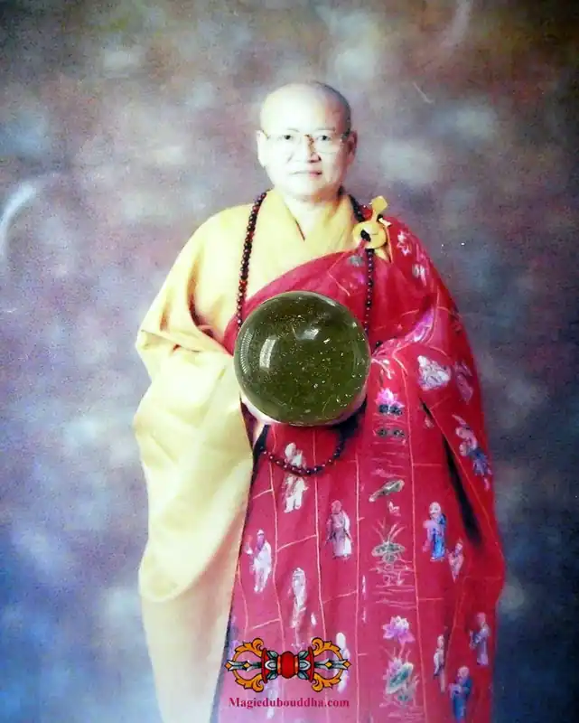 Sacred Look Geow beads of the Ksitigharba Buddha blessed by Bikhunni Phra Ajarn Yaï Khongsen