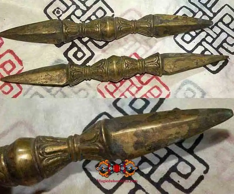 Rare ritual weapons: pair of 1-pointed dorje.