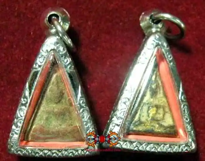 Ancient Phra Nang Phaya amulet - Wat Gut Chompoo