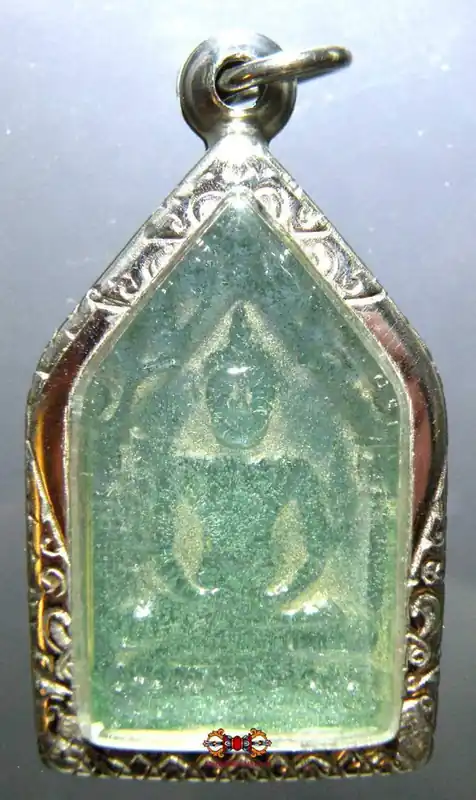 Phra Khunpen charm amulet made of alchemical glass.