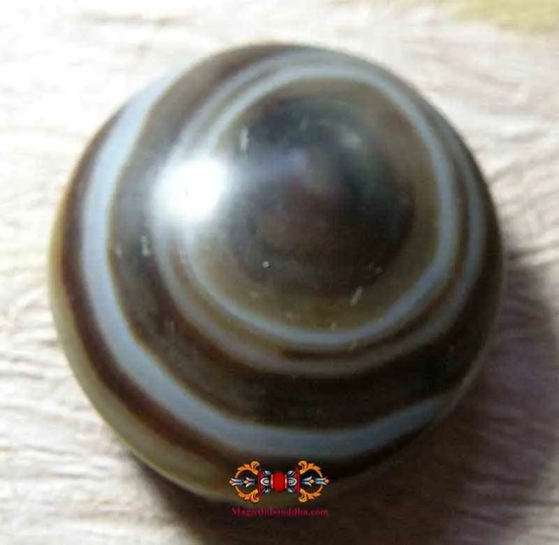 Large Tibetan magic eye made of agate.