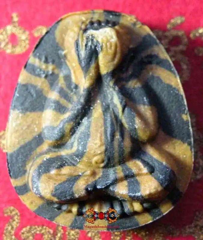 Protective Thai amulet Phra Pidta Mahalap Pisek of the Most Venerable LP Pae.