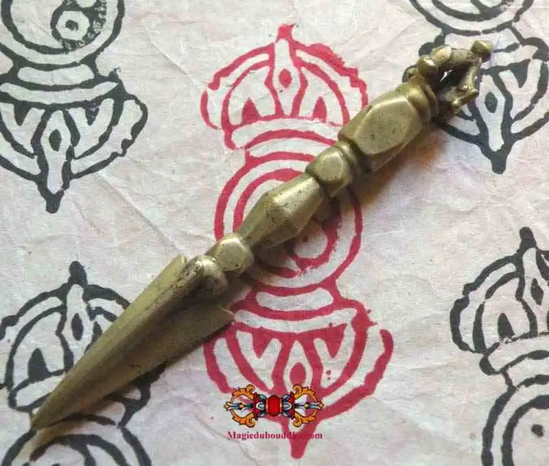Beautiful Tibetan Phurba in solid bronze