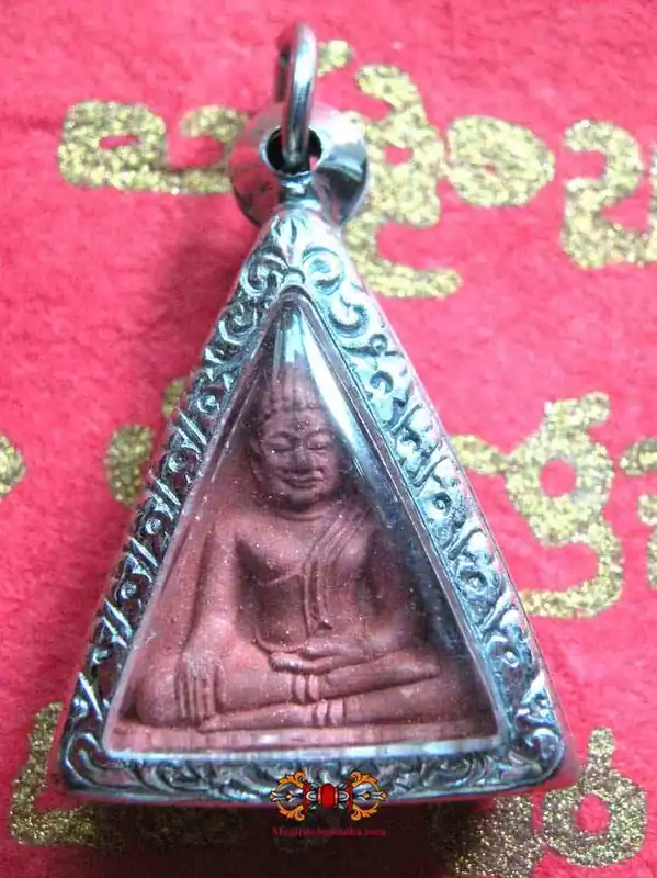 Phra Nang Phaya charm amulet - Wat Panang Cheun.