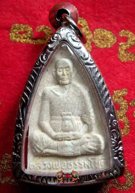 Roop Lor Amulet - Venerable LP Thammachote