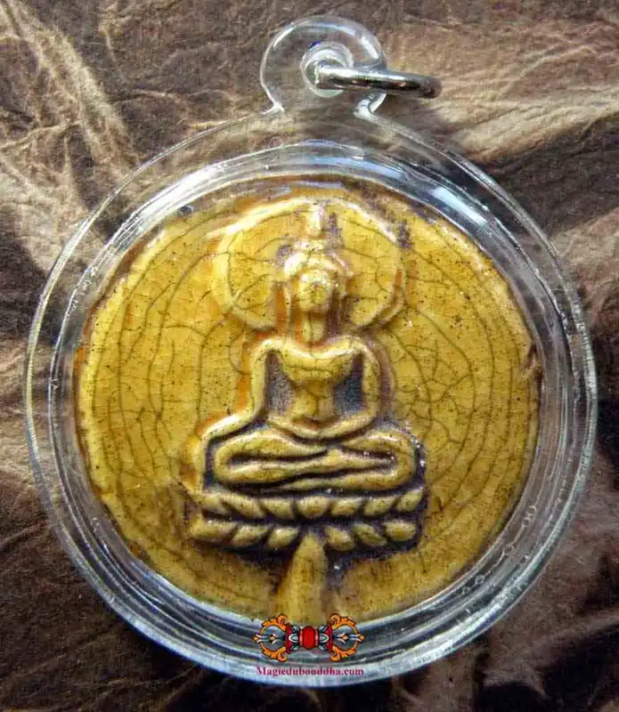 Antique Thai amulet in yellow ceramic - Stylized Buddha