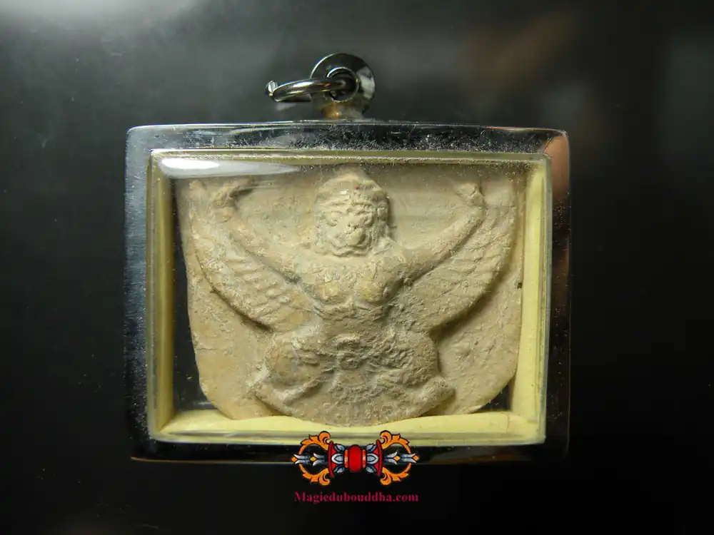 Garouda Paya Kruth Amulets - Increases prestige