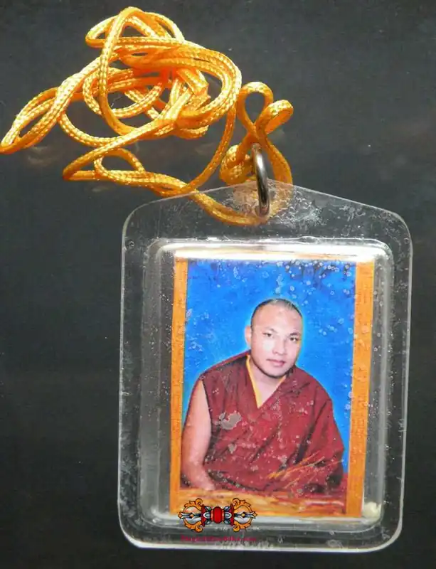 Blessed red cord amulet of the Karmapa - Buddha Shakyamuni.