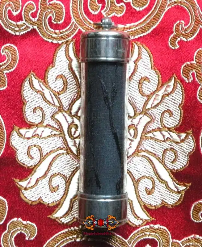 Large Karmapa Khyeno Mantra Amulet - Protection of His Holiness Karmapa