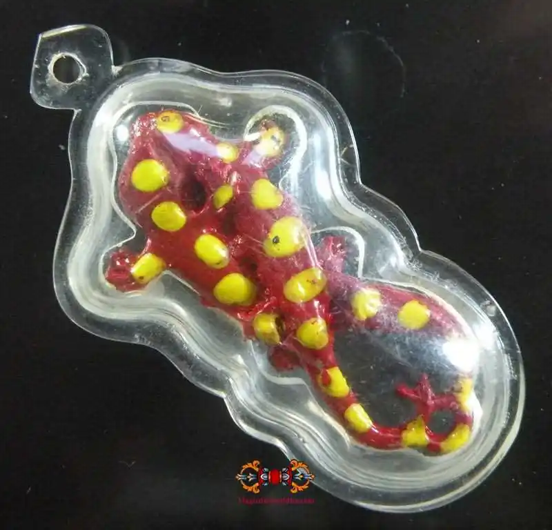 Red and yellow gecko couple amulet - Very Venerable LP Lum.