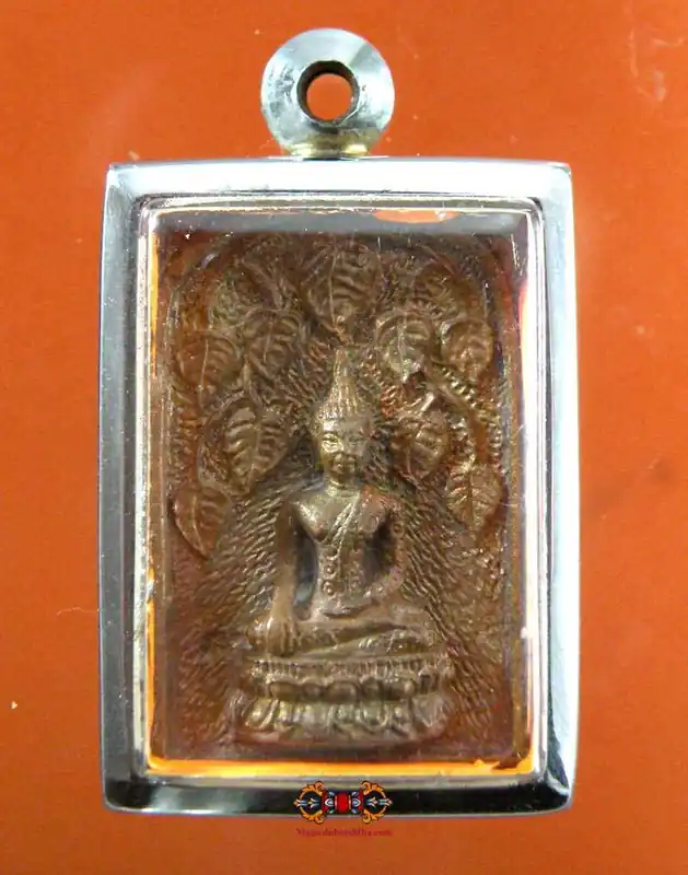 Amulet of the Buddha Phra Puthadjao - Venerable LP Kampan