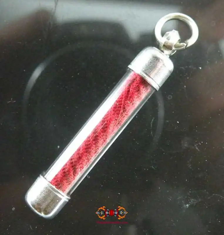 Protective Thai amulet Takut Phra Deng - Wat Phra Samut Cheddi.