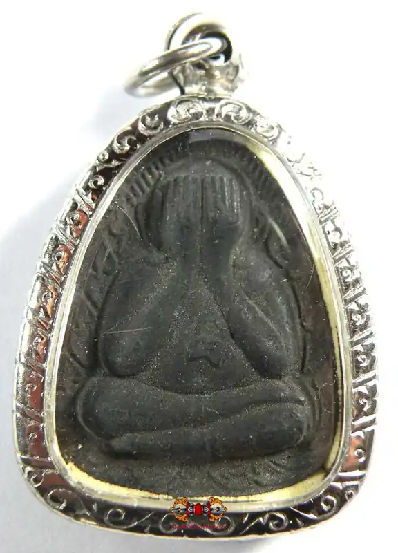 Protective amulet Phra Pidta in Lek Nam Pee - Wat Nara Phreng.